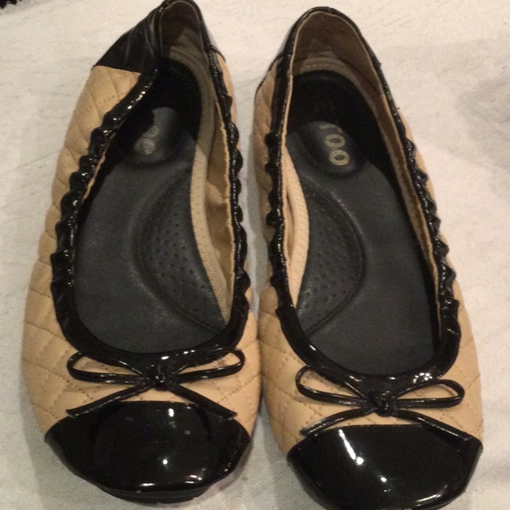 Me too beige and black ballerina flats in 7